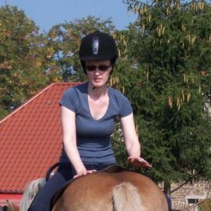 Locker Bleiben in Hüfte Knie und Rücken- Besserer Sitz des Reiters