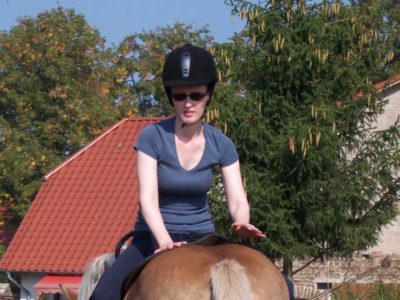 Locker Bleiben in Hüfte Knie und Rücken- Besserer Sitz des Reiters