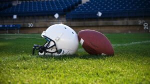 Was haben American Football und Reiten gemeinsam? Dass man bei beiden Sportarten einen Helm tragen muss?